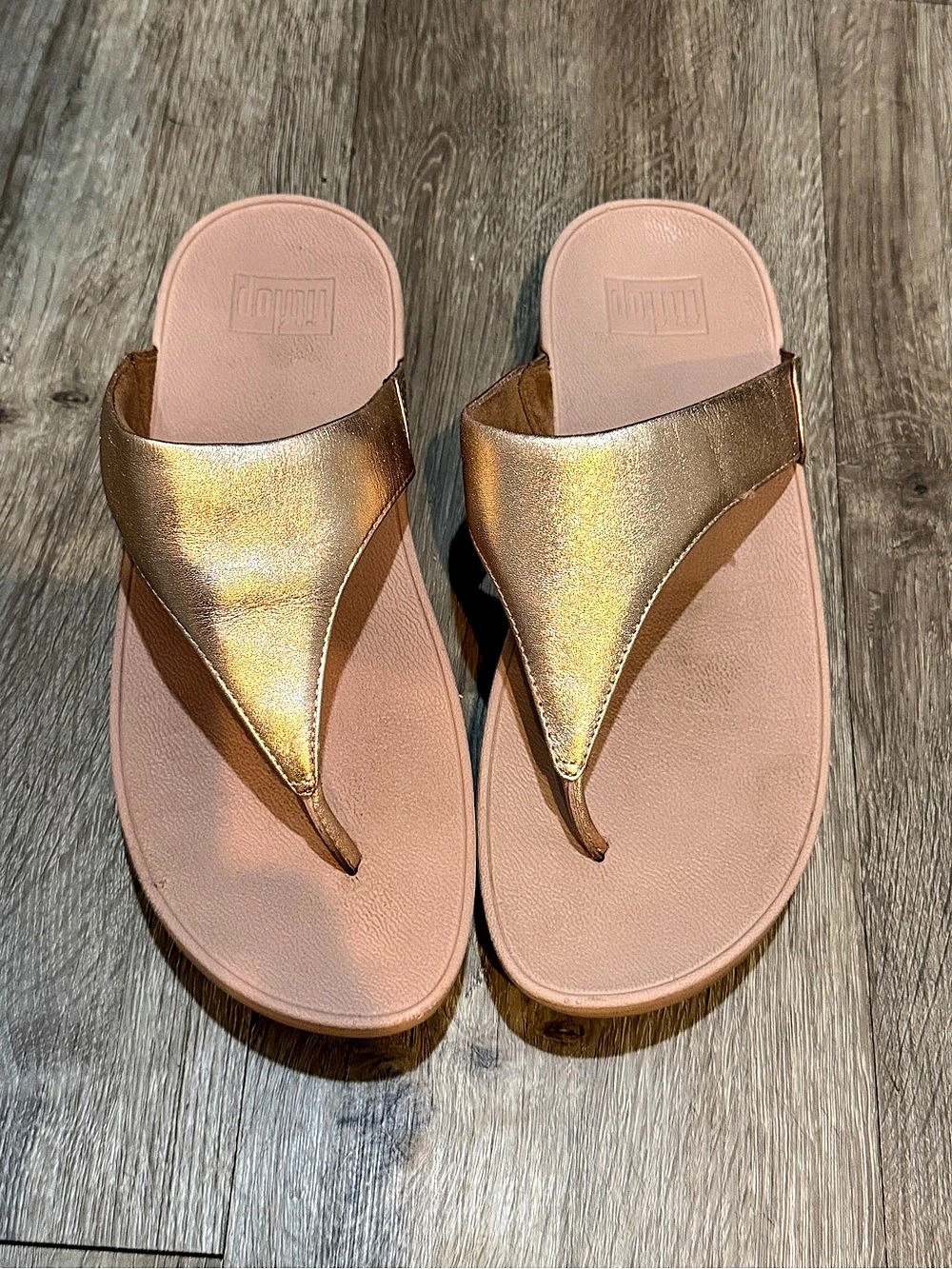 FitFlop Lulu Metallic Thong Sandals Rose Gold & Pink US 10